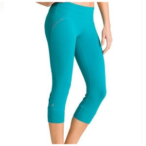NWT Athleta Relay Capri size XS teal wicking breathable reflective